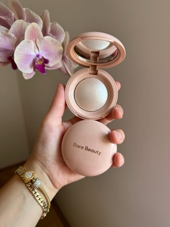 Rare Beauty silky touch highlighter - Enlighten